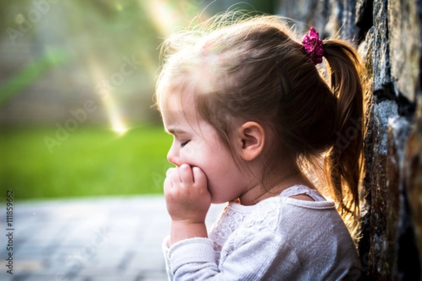 Obraz emotion girl sitting near wall in the day time