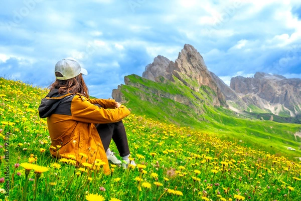 Fototapeta Tourist enjoying seceda peaks in the dolomites during summer