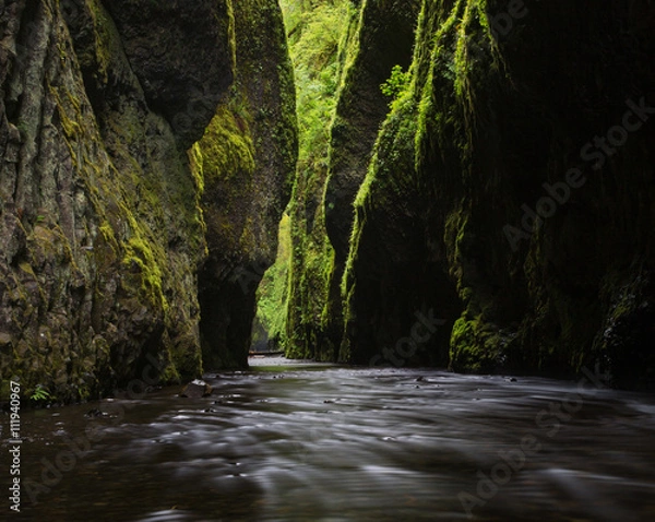 Obraz Water goes through rocks