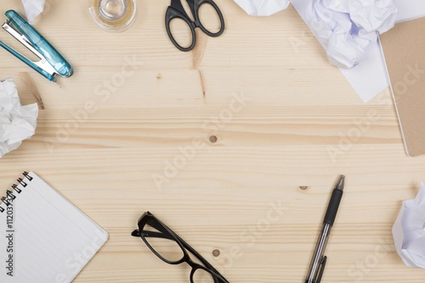 Obraz 散らかった机