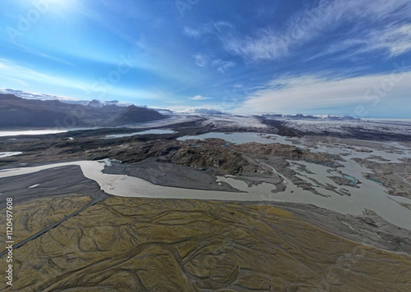 Fototapeta Melting glaciers and shimmering icebergs in a pristine Icelandic natural reserve