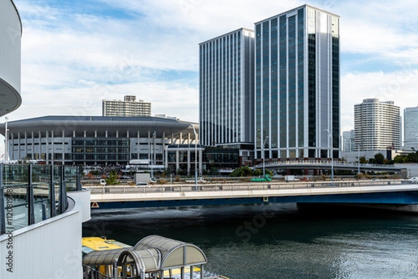 Fototapeta 神奈川県　横浜新港の風景