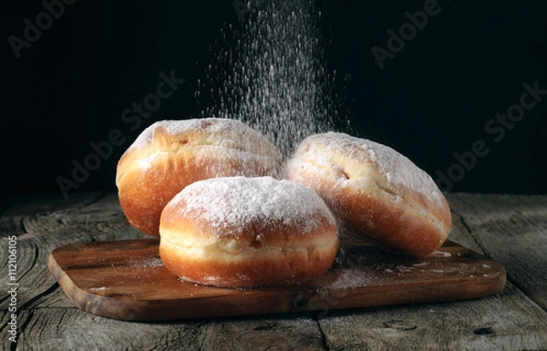 Fototapeta Trzy pączki posypane cukrem pudrem