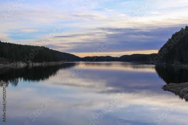Fototapeta reflection of the sky in the water - Mariholtet