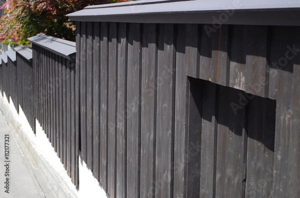 Fototapeta 日本建築　古民家の木製の塀