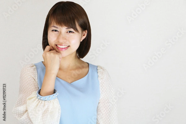 Fototapeta 笑顔の若い女性