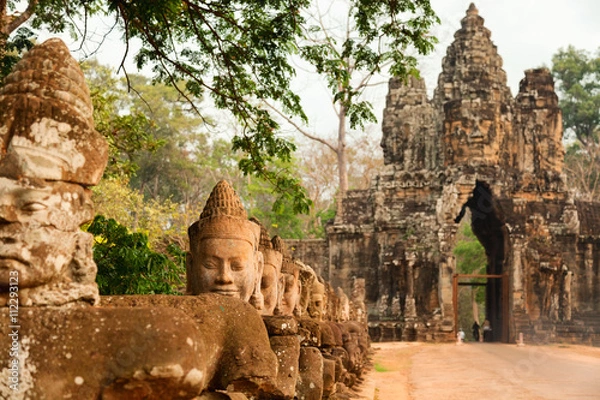 Obraz Twarze przy wejściu do świątyni Bayon w Angkor Wat w Kambodży