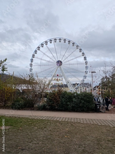 Fototapeta ferris wheel in the park
