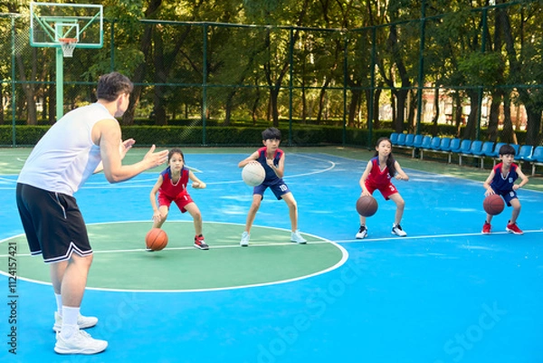 Obraz Chinese Kids Warming Up During Basketball Training Class