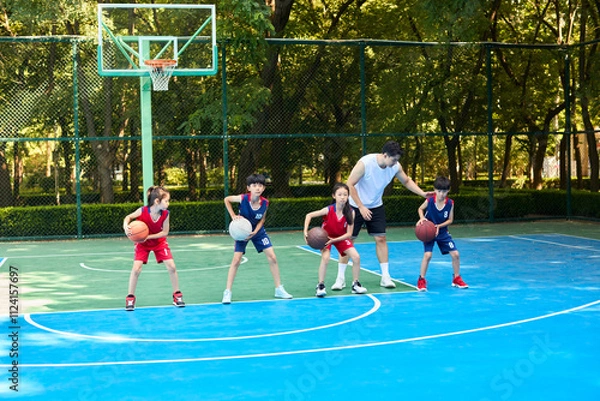 Obraz Chinese Kids Warming Up During Basketball Training Class