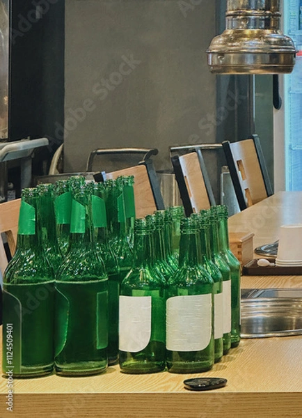 Obraz 테이블 위 빈 소주병 Empty Soju Bottles on the Table