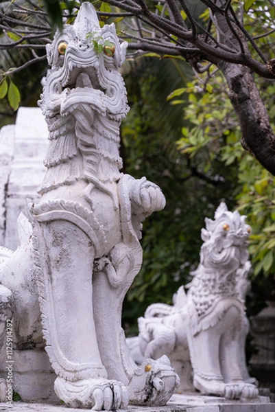 Fototapeta Architecture and details in a Buddhist jungle temple
