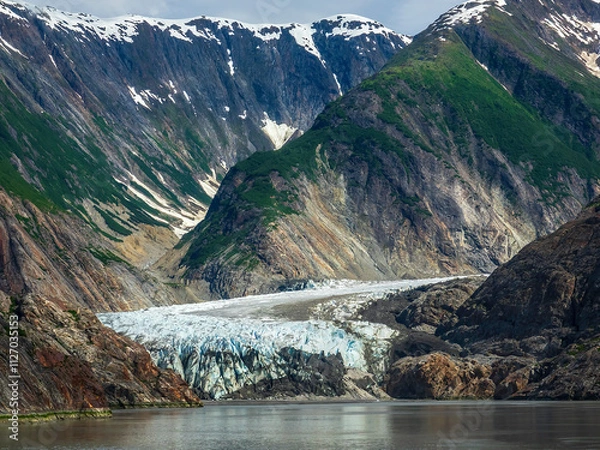 Fototapeta Tidewater terminus of North Sawyer Glacier on a sunny morning late in June at the end of Tracy Arm fjord in southeastern Alaska, for motifs of natural wonders, climate and ecotourism