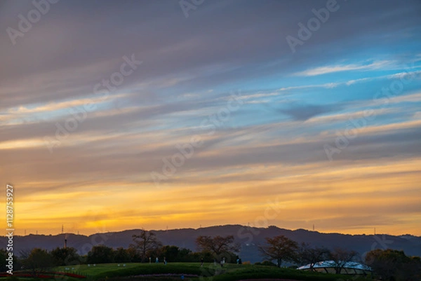 Fototapeta 秋の夕暮れと広がる空