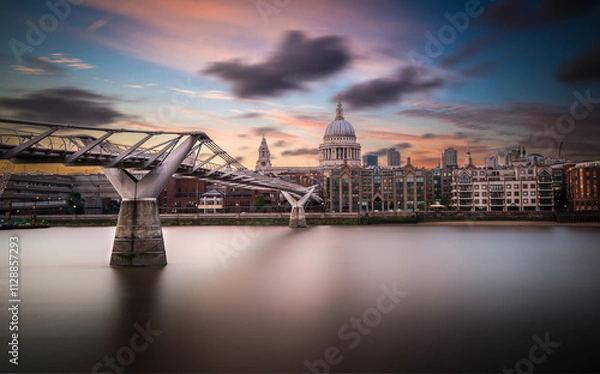 Obraz Cityscape view of St Paul's Cathedral and Millennium Bridge at sunset over the River Thames