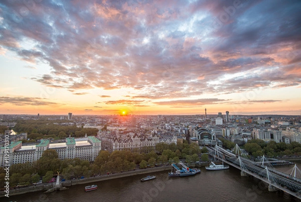 Obraz Sunset over the River Thames showcasing London’s skyline from a high vantage point