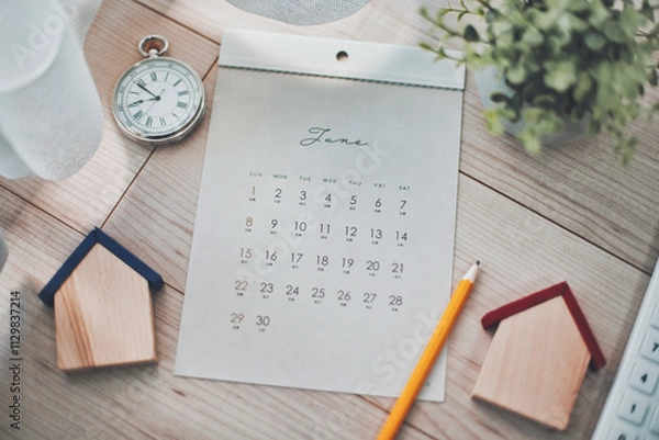 Obraz カレンダーとミニチュア木製の家と電卓