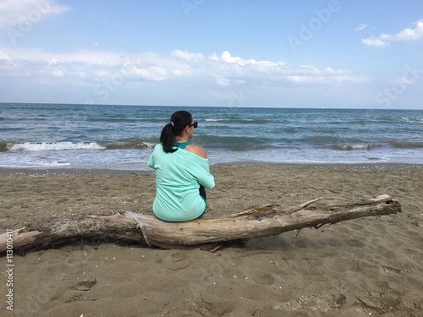 Fototapeta osservando il mare