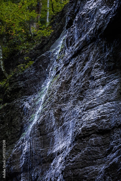 Fototapeta Die Wasserfall auf den Spitze neben den Engpass Partnachklamm in Deutschland