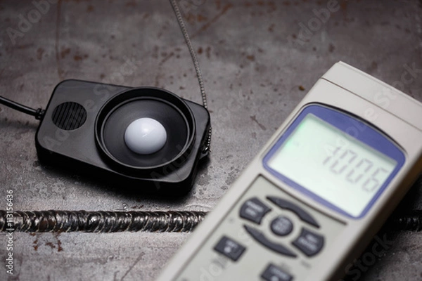 Obraz light meter sensor test on weld specimen