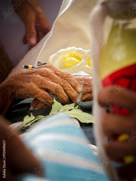 Obraz person eating chips
