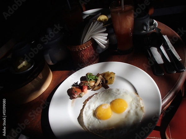 Obraz 朝日の中の朝食