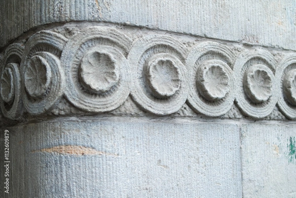 Fototapeta stone pattern on the facade of the building in the form of flowers