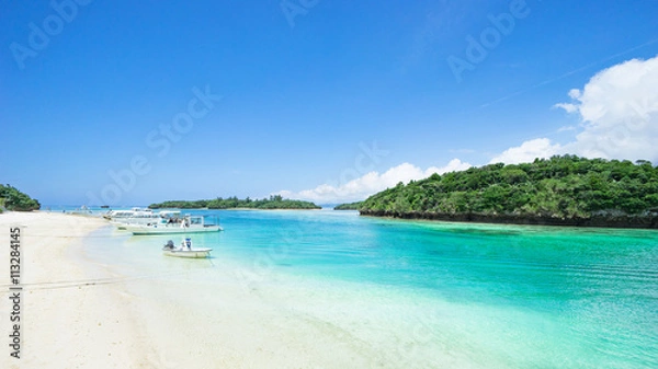 Obraz Tropical Japanese island beach with clear blue water, Ishigaki, Okinawa 