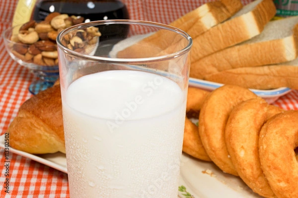 Fototapeta 朝食のテーブル・ミルク