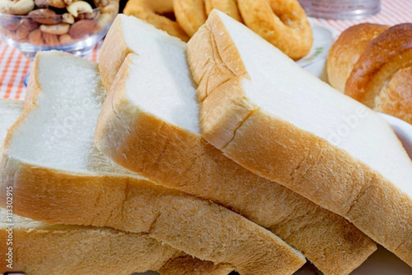 Fototapeta 朝食のテーブル・食パン