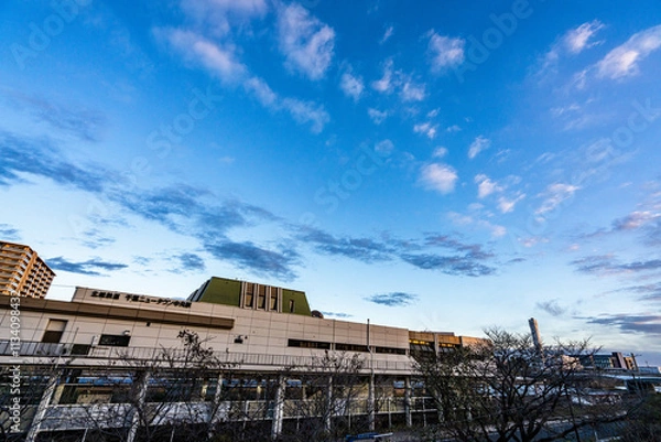 Fototapeta 青い空と千葉ニュータウン中央駅