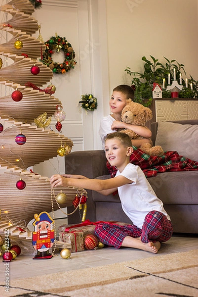 Obraz child playing with christmas tree