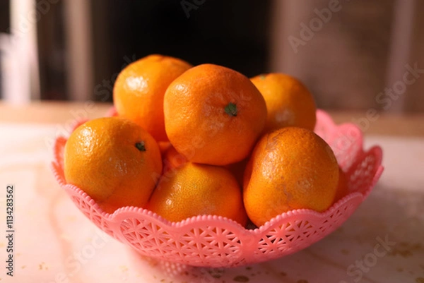 Obraz Tangerines in a vase on the kitchen table