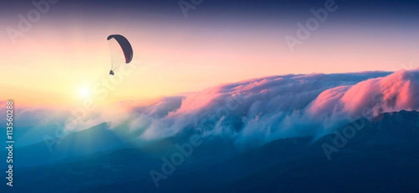 Fototapeta Na niebie nad mglistym Krymem