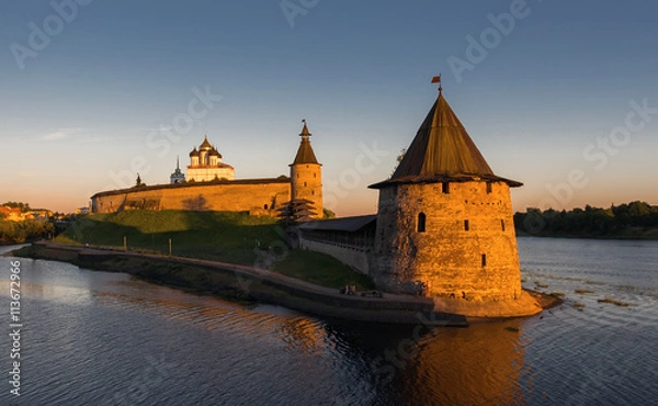 Obraz Псков, вечер у стен кремля