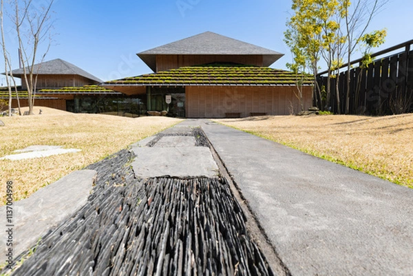 Fototapeta みやぎの明治村　スレートの敷石と登米懐古館