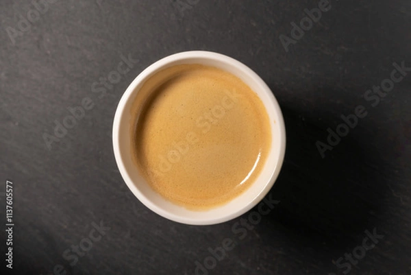 Fototapeta arrière plan, avec une tasse de café sur une ardoise noir, en vue de dessus, photo de studio, png, en transparence