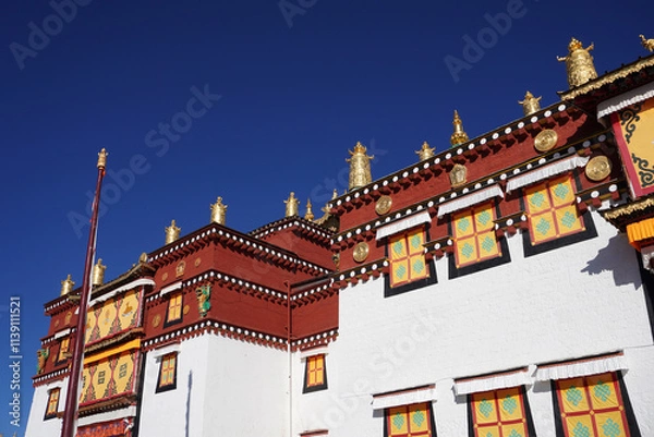 Fototapeta Zongzanlin temple or The Ganden Sumtsenling Monastery (also known as Sungtseling and Guihuasi) the largest Tibetan Buddhist monastery in Shangri-La Yunnan PRC and known as the Little Potala Palace
