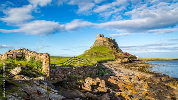 Fototapeta Zamek Lindisfarne na wybrzeżu Northumberland w Anglii