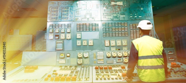 Obraz Operator at work place in the system control room