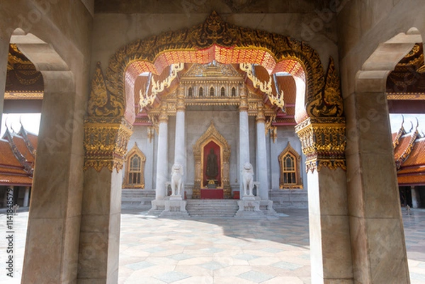 Fototapeta Wat Benchamabophit Dusitvanaram is a Buddhist temple in Dusit District of Bangkok, Thailand. Also known as the Marble Temple, it is one of Bangkok's best-known temples and a major tourist attraction