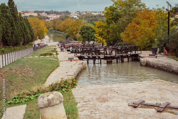 Fototapeta Descente de plusieurs écluses - 2