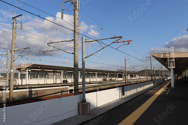 Obraz 山口県の厚狭駅のホーム