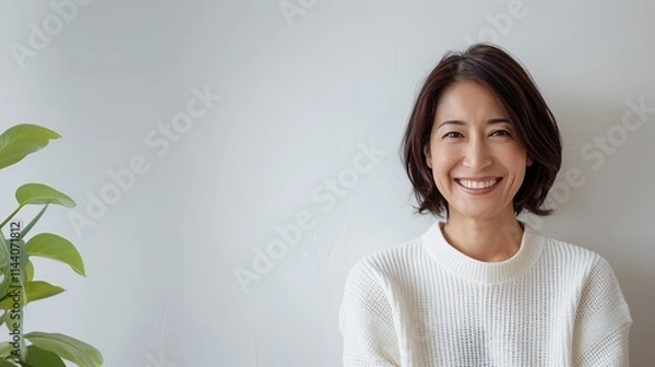 Fototapeta 部屋で微笑む中年女性　美容イメージ　AI