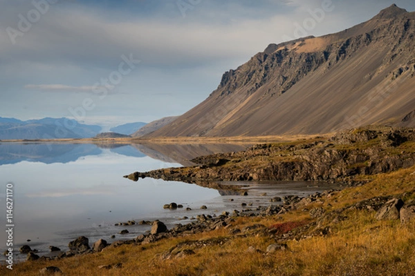 Obraz Tranquil Mountain Reflection on Icelandic Lake
