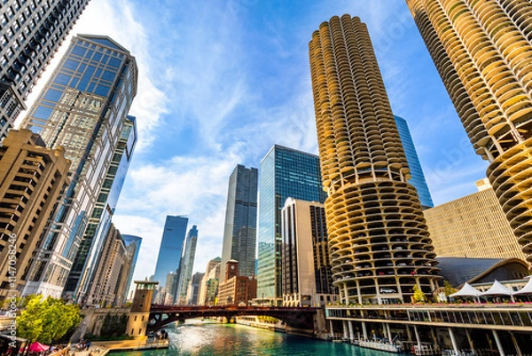 Obraz Chicago, Illinois skyline through a wide-angle lens in front of the Dearborn street bridge. Chicago is the most populous city in the U.S. state of Illinois and in the Midwestern United States.