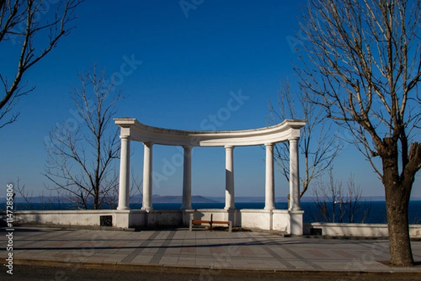Obraz An architectural structure with columns - a colonnade. Decorative structure against the backdrop of the sea