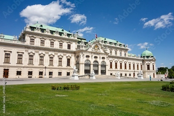 Fototapeta Belvedere chateaux in Vienna, Austria with tourists in sunny summer day