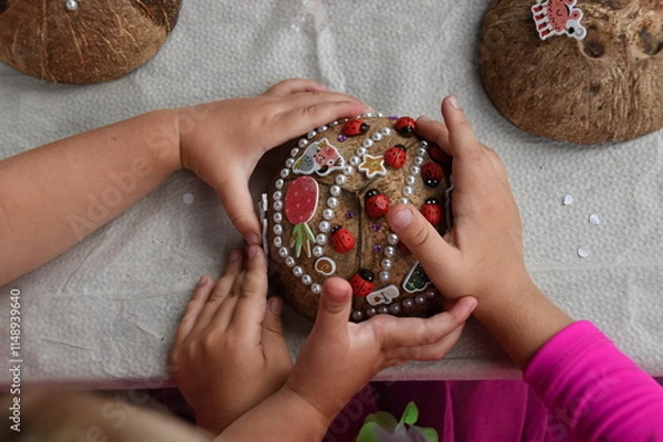 Fototapeta Children's workshop on coconut shell decoration.