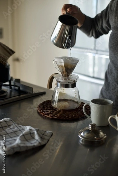 Obraz ハンドドリップでコーヒーを淹れているところ